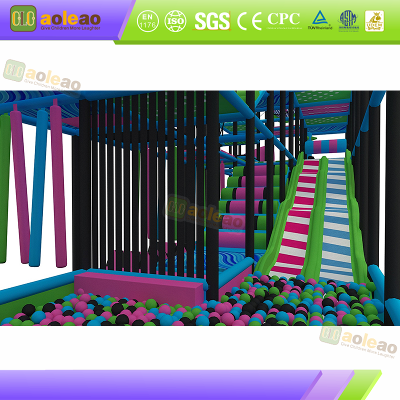 Pieni leikkikentt&auml; Slide Maze Park, sis&auml;leikkikentt&auml;, kest&auml;v&auml; ja helppohoitoinen