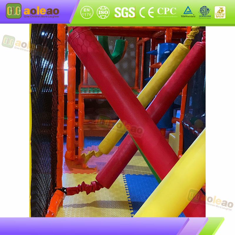 Zone d'activit&eacute; pour petits enfants, corps pliable et l&eacute;ger, appartement et petit espace, amusant et facile &agrave; entretenir.
