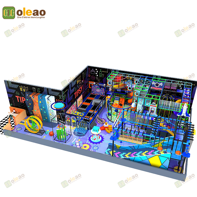 Sistemas multifuncionais de playground interno – trampolim, escorregador e escalada