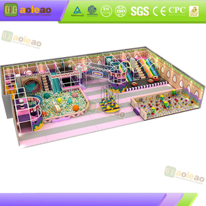 pastel binnenshuise speelsentrum met balput
