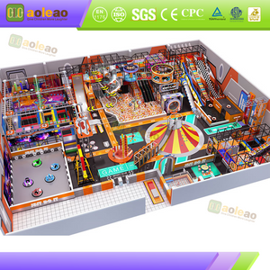Structure d'aire de jeux int&eacute;rieure + toboggans et filets d'escalade &agrave; plusieurs niveaux + pour centres de divertissement familial + peu encombrant et haute capacit&eacute;