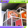 Tunnel de fen&ecirc;tre &agrave; bulles &agrave; l'int&eacute;rieur de la structure de jeu pour tout-petits
