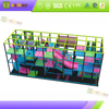 Pieni leikkikentt&auml; Slide Maze Park, sis&auml;leikkikentt&auml;, kest&auml;v&auml; ja helppohoitoinen